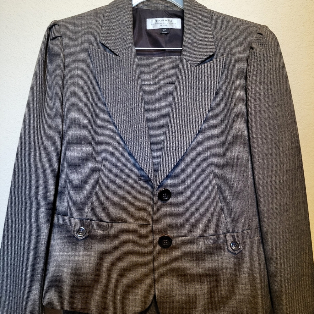 Ladies Tahari petite Suit- 2 Pieces